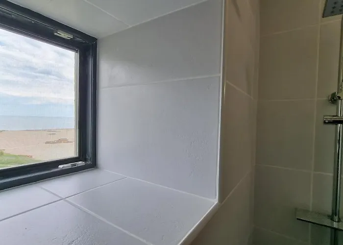 Amie Seaside Daire *